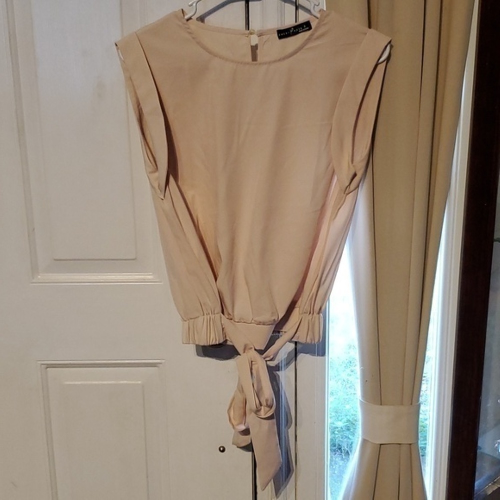 🐻   Emery Rose Blouse Size S